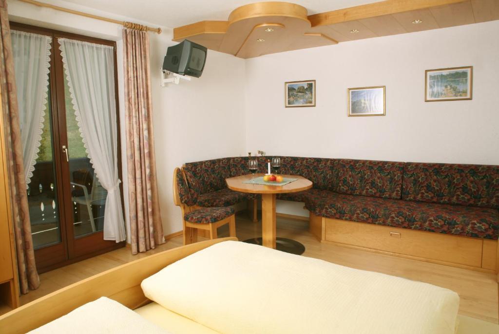 Gaestehaus Ortner Liesing Ruang foto